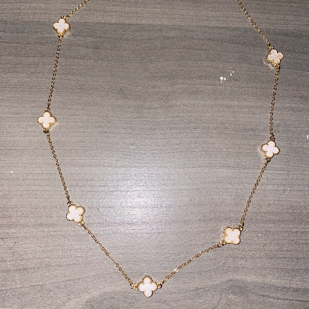 Mother of pearl clover necklace